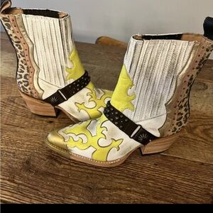 Women's Mezcalero Western Ankle Boots - White, Yellow, and Gold
